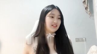 一直不露的超清纯妹子还是被土豪重金拉下海