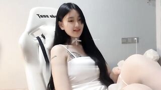 一直不露的超清纯妹子还是被土豪重金拉下海