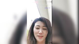 四十多岁成熟阿姨和眼镜小伙快乐户外啪啪