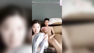 姐姐身材好弟弟鸡巴大两个人玩的很欢乐