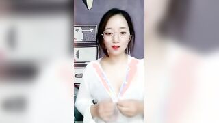 你的幼儿园老师极品眼镜妹