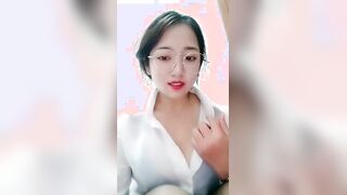 你的幼儿园老师极品眼镜妹
