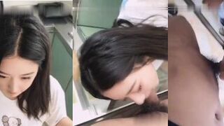 可爱女友爱吃鸡在厨房做饭做一半就来吃男友的棒棒