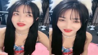 丝袜肥臀大奶骚母狗淫声荡语撩骚互动近拍假屌操逼自慰
