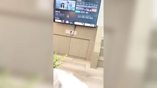 两个妹子欠裸贷无法偿还被债主让人轮流操逼拍片