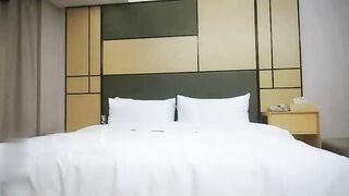 利哥探花酒店约操极品小姐姐细腰美腿