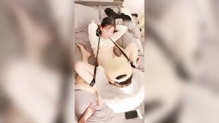 三个年轻妹子轮流伺候狼友操逼
