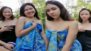 两个饥渴骚货被大哥呼弄到树林里操逼