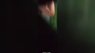 偷窥高颜值美眉洗香香爱美的妹子脸洗了半天身材真不错饱满奶子挺翘大屁屁无毛鲍鱼