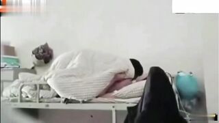 惊天大瓜男友把女生带回宿舍啪啪被舍友偷拍发群里