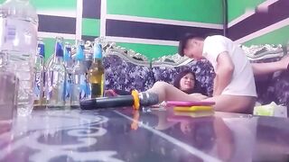 KTV勾搭极品大胸公主商K包间玩小妹灯红酒绿舌吻啪啪