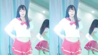 《顶流网红泄密》千元定制【咬一口兔娘】裸舞极乐净土