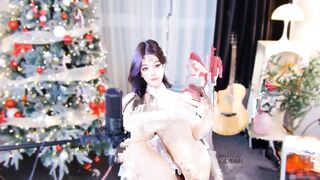 【网红女神】ST站新人下海甜美女神裸舞自慰泄密