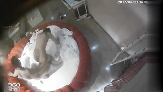 360偷拍到地方大哥带新女人去开房千万不能被嫂子看到呀_