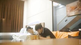 69口嗨哥偷拍网聊交友约良家妹子游玩吃饭聊天