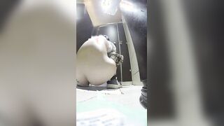 KTV工作安装偷拍设备被客人灌醉呕吐的JK制服妹子