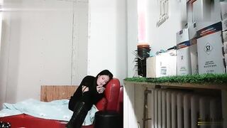 灌醉女同事醉酒迷惑直接按在沙发上操