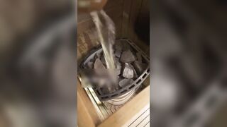 八哥和帅哥猛男野外打炮后桑拿房3P操尿