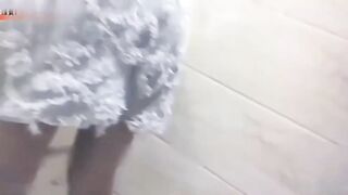KTV点歌员在洗手间输出无套内射
