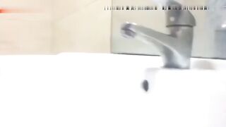 KTV点歌员在洗手间输出无套内射