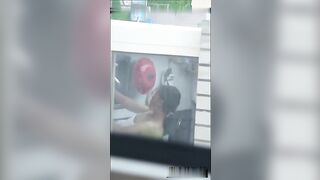 春光乍泄户外偷拍漏点大合集拍婚纱漏出小豆豆
