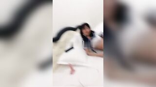 JK装饥渴大奶骚货淫声荡语撩骚互动近拍假屌操逼