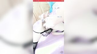 吊带黑丝大奶骚货让墨镜狼友道具爆菊操逼