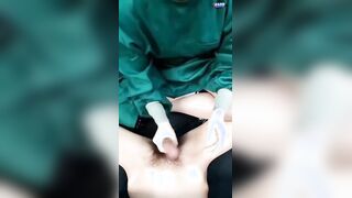 吃瓜猛料蓉城县医院治疗阳痿手术内部视频实则是让年轻小护士用按摩棒诱惑想要去体验的大哥抓紧了