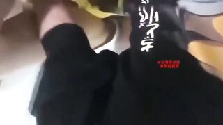 穿校服啪啪KFC教学楼公厕到处都有15岁学生母狗上演好戏