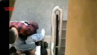 穿校服啪啪KFC教学楼公厕到处都有15岁学生母狗上演好戏