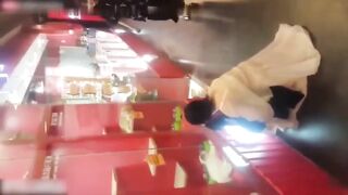 厕窥珠宝店移动视角偷窥厕拍